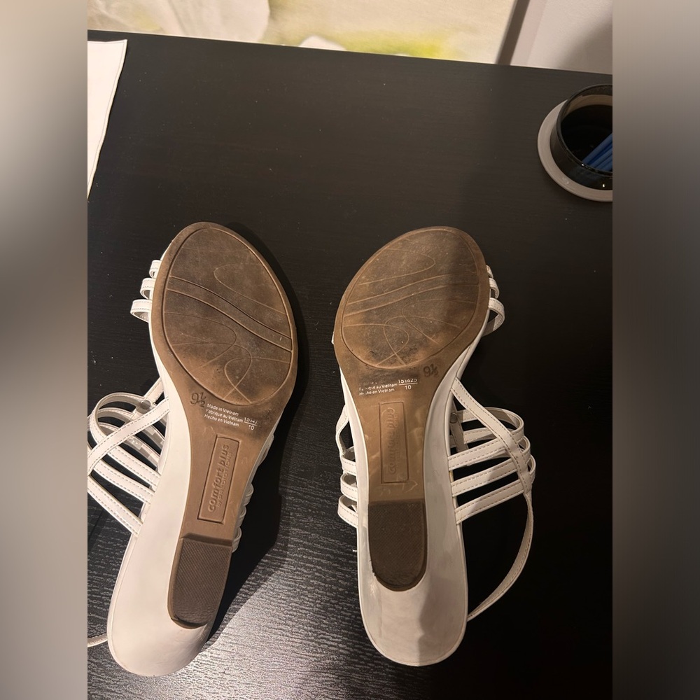 Comfort Plus by Predictions White Wedge Sandals (size 9.5) - Picture 5 of 5